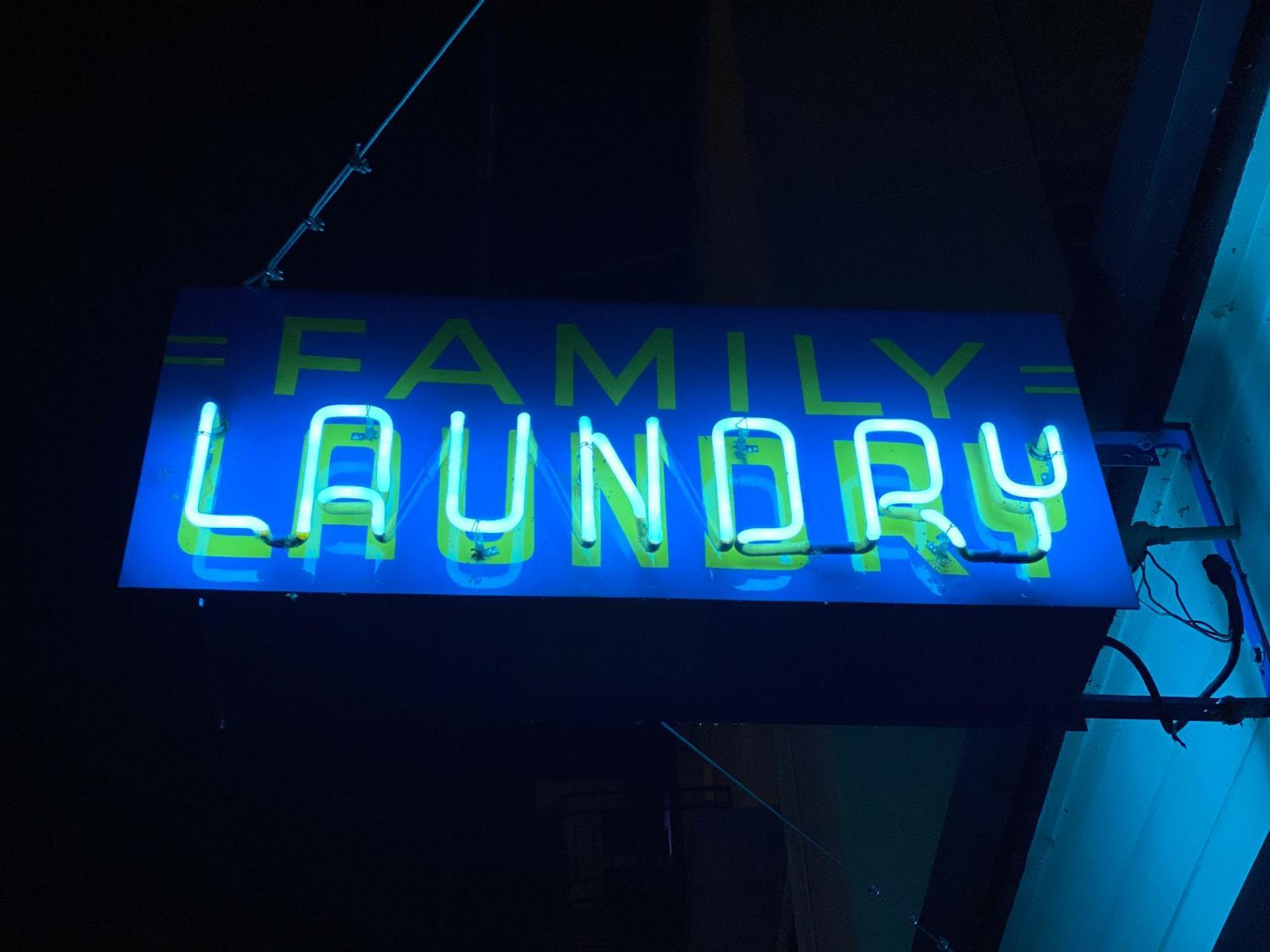 Family Laundry & Spa Sacramento Exterior photo